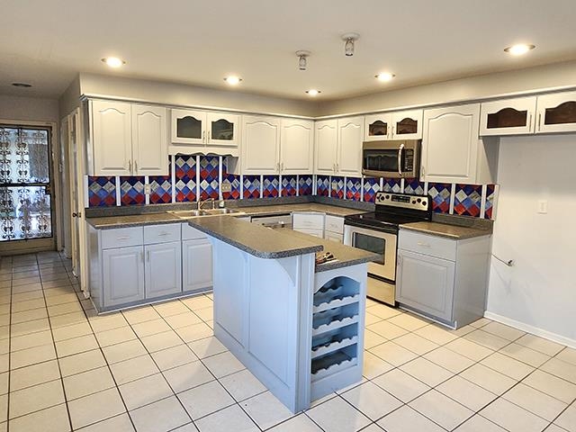 2040 Ridgeway Road Memphis, TN 38119 - Photo 10 of 35 a kitchen with stainless steel appliances a stove top oven and cabinets
