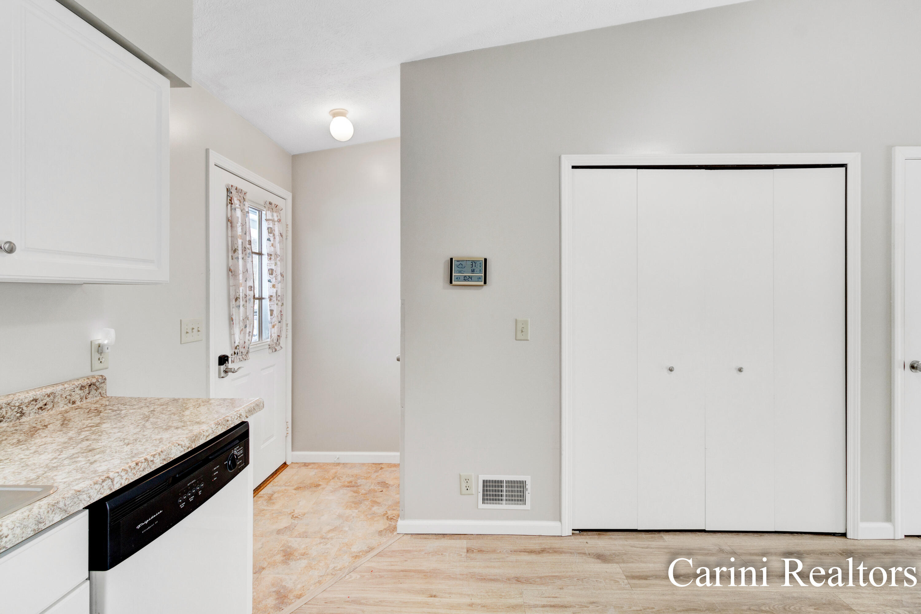 Derick Carini - 16484 & 16488 Taft (30)-