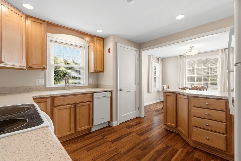 4 Abbott Road Waltham, MA 02452 - Photo 8 of 37 Gallery Image 8