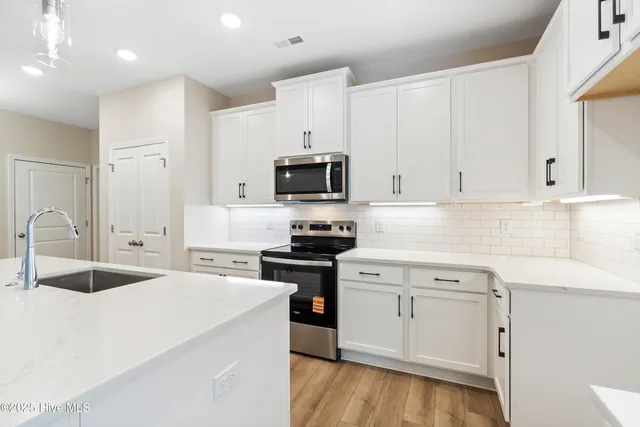 $359,990 | 822 Red Sky Drive Northeast, Winnabow, NC 28479