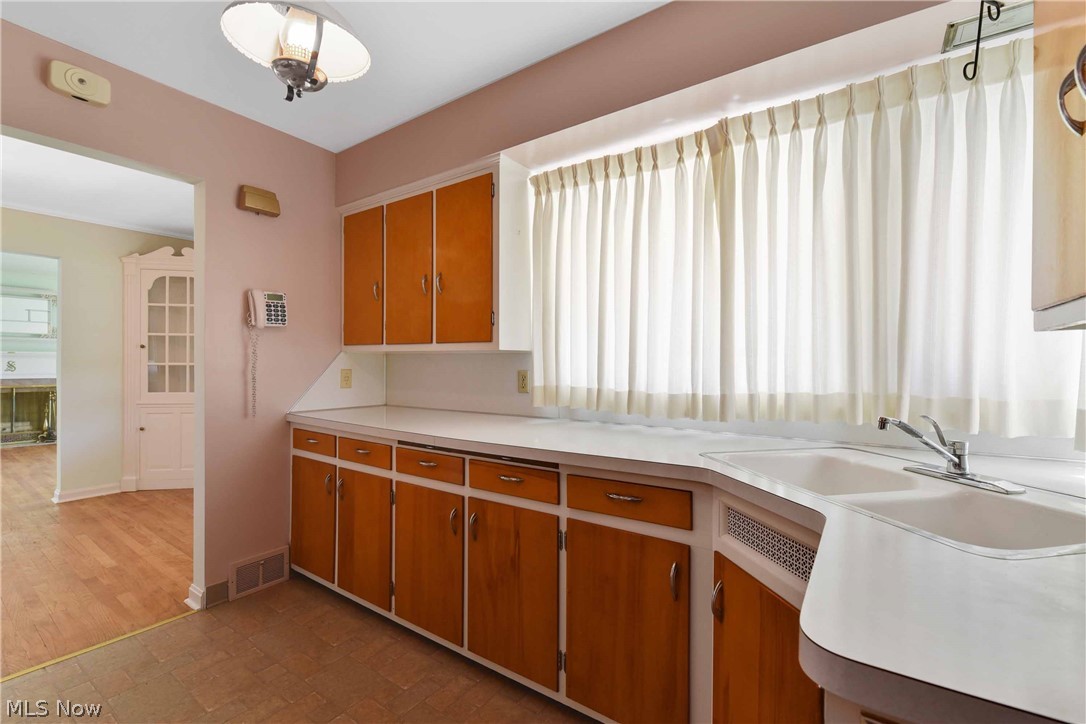 5415 Snow Road Parma, OH 44129 - Photo 19 of 26