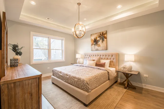 $599,900 | 441 East Oakwood Boulevard, Unit 3, Chicago, IL 60653