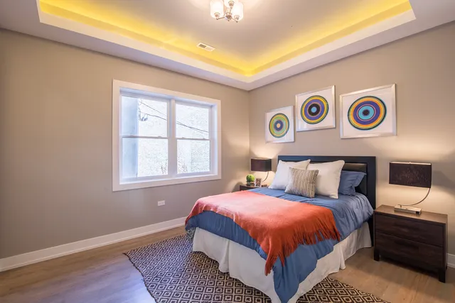 $599,900 | 441 East Oakwood Boulevard, Unit 3, Chicago, IL 60653