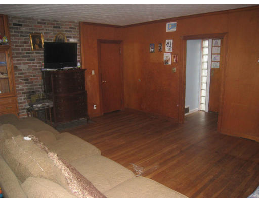 31 Hooper Road Dedham, MA 02026 - Photo 3 of 9 Gallery Image 3