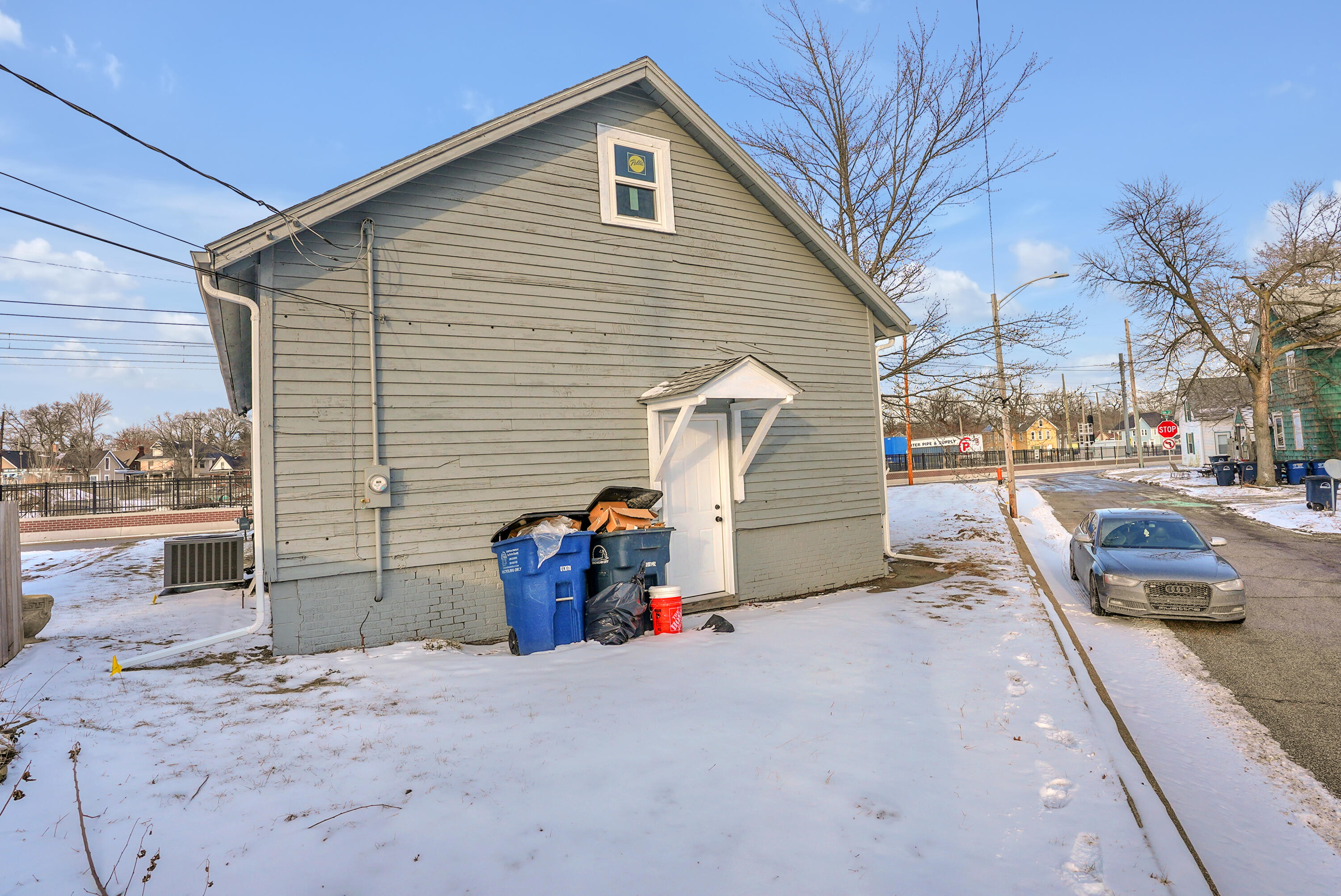 817 East 11th Street Michigan City, IN 46360 - Photo 4 of 18 3000x2006