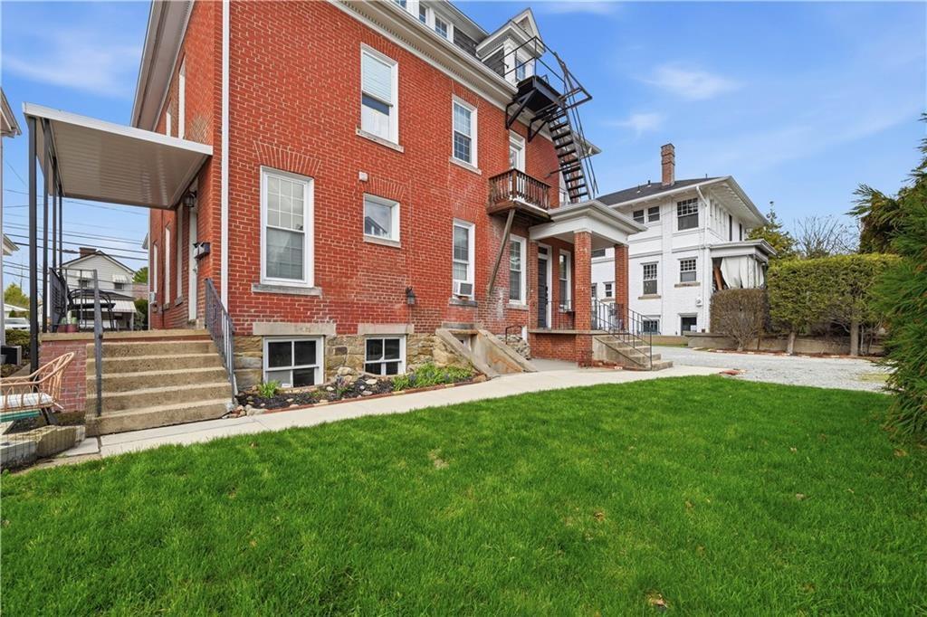 620 Blackburn Road, Unit 2 Sewickley, PA 15143 - Photo 15 of 17 Shared yard.
