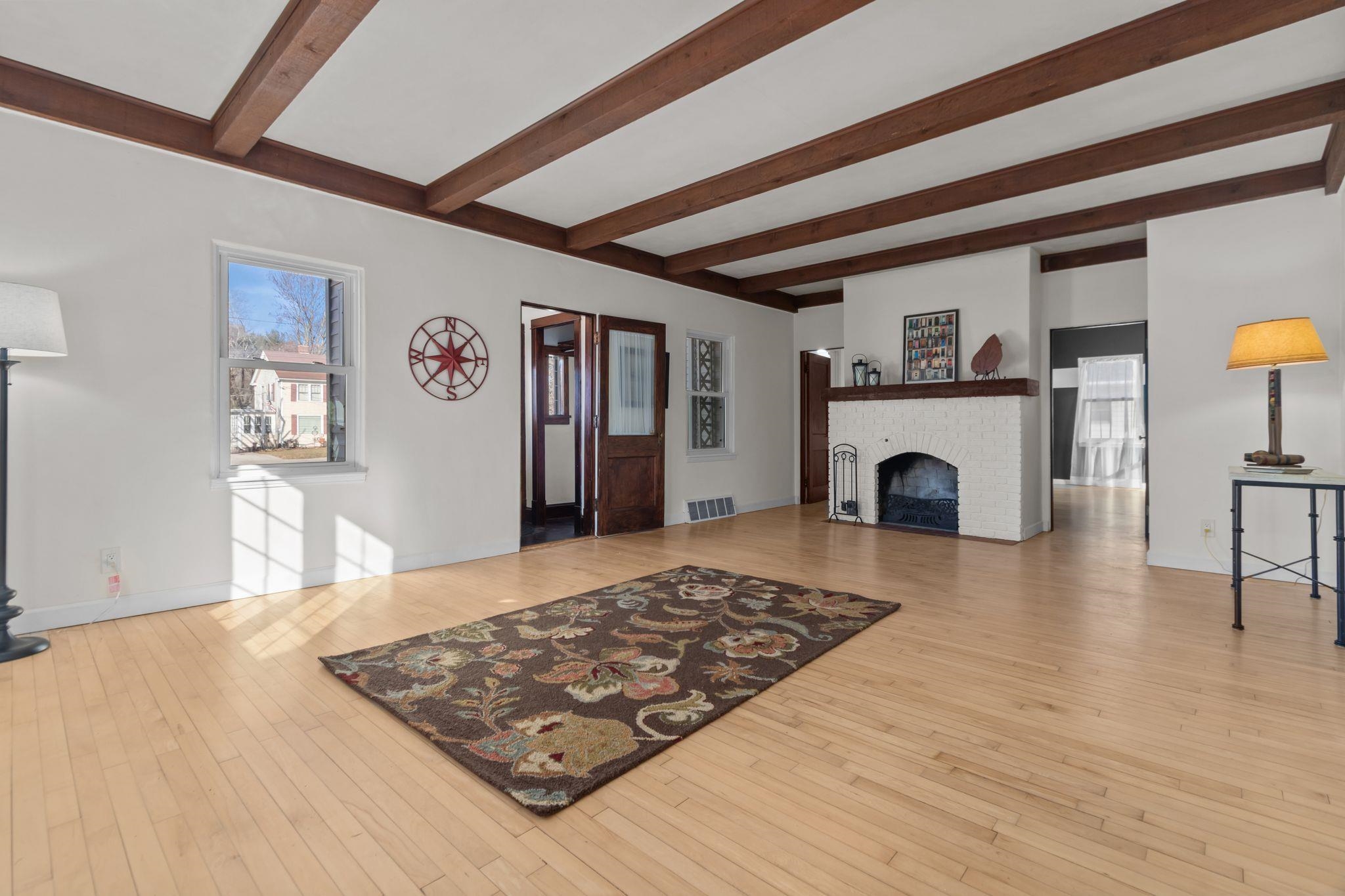 1830 South Oneida Street Appleton, WI 54915 - Photo 4 of 36