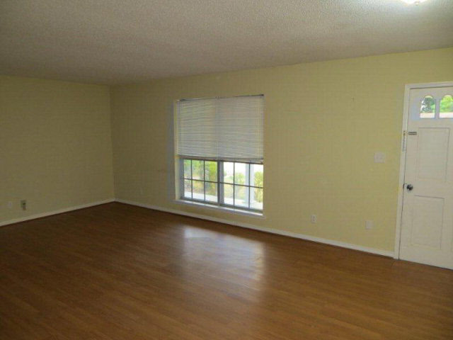 112 Spring Drive Fairhope, AL 36532 - Photo 3 of 15 Living Area