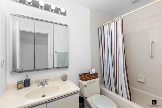 $775,000 | 8 Deepwater Way, Unit 63 | City Island