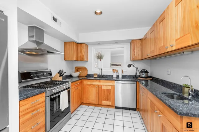 $775,000 | 8 Deepwater Way, Unit 63 | City Island