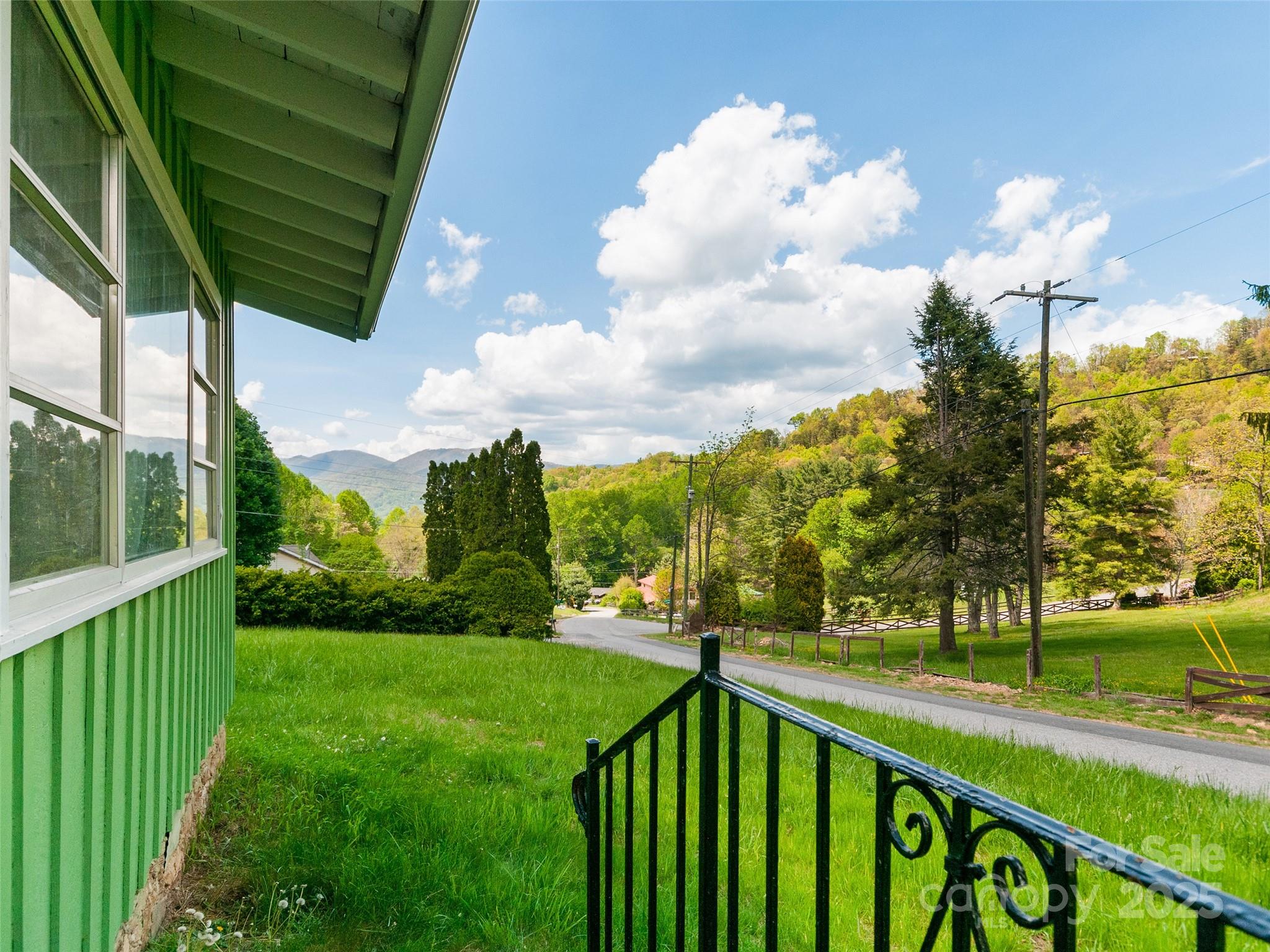 1532 Camp Branch Road Waynesville, NC 28786 - Photo 3 of 21 Gallery Image 3