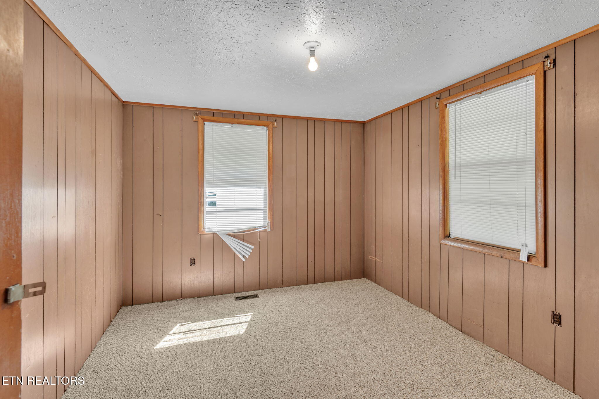 813 Andys Ridge Road Rocky Top, TN 37769 - Photo 15 of 17 11-web-or-mls-Andy's Ridge-4993