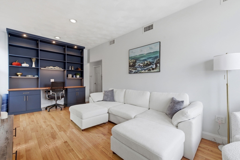 587 East 4th Street, Unit 3 Boston, MA 02127 - Photo 2 of 21