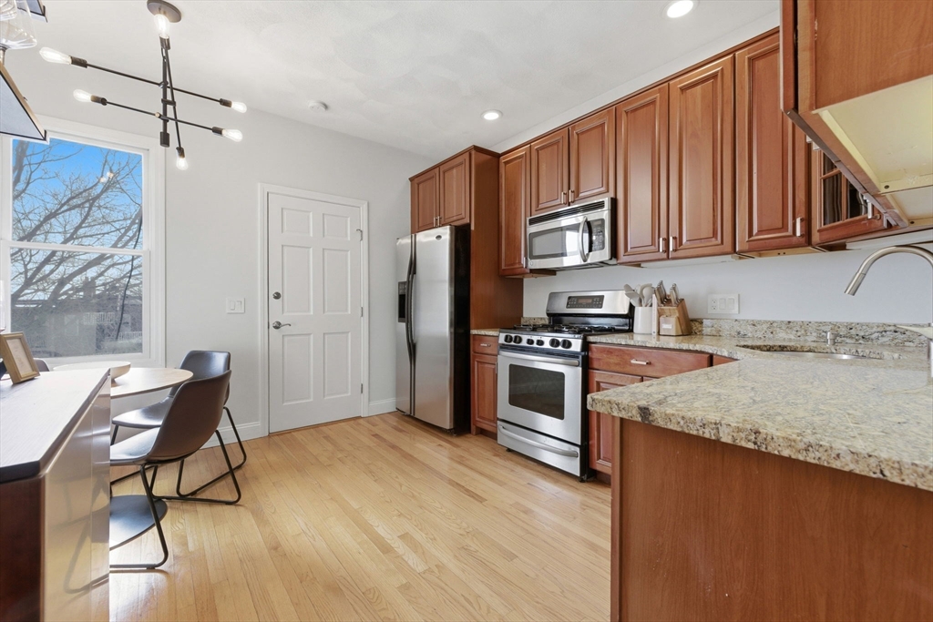 587 East 4th Street, Unit 3 Boston, MA 02127 - Photo 4 of 21