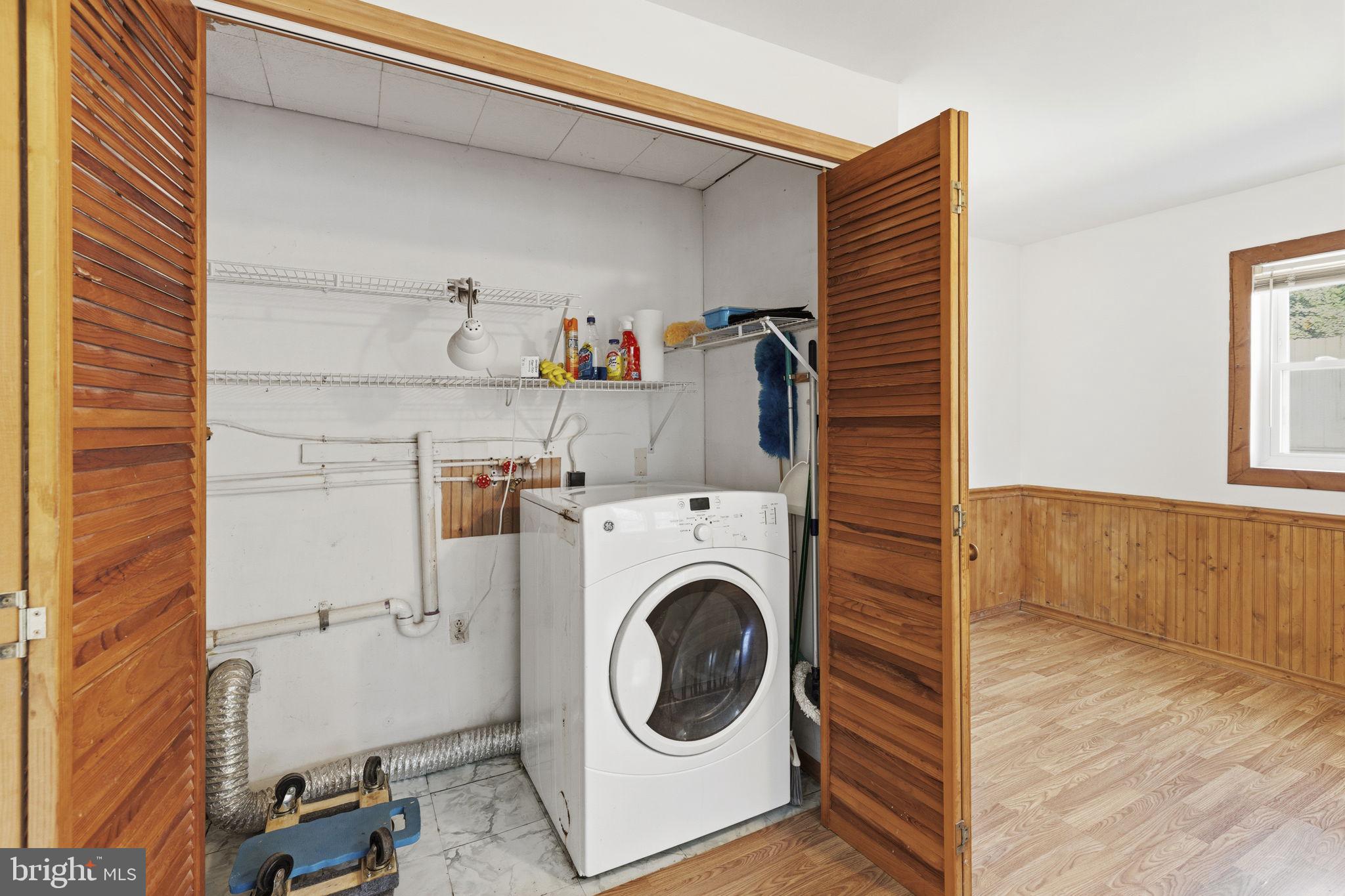 2411 Poplar Road Baltimore, MD 21221 - Photo 22 of 36 a utility room with dryer and washer
