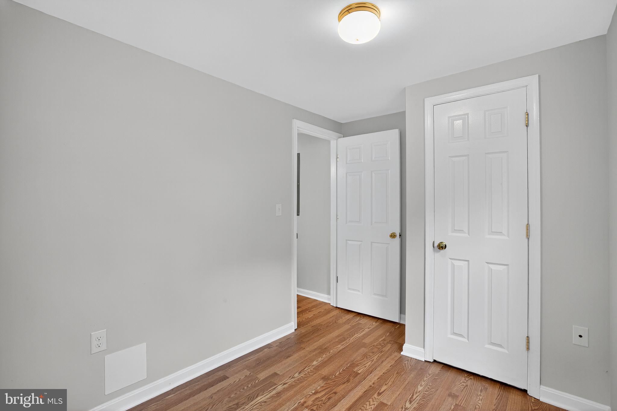 2895 Pomona Road Colonial Beach, VA 22443 - Photo 20 of 29 a view of a livingroom with wooden floor