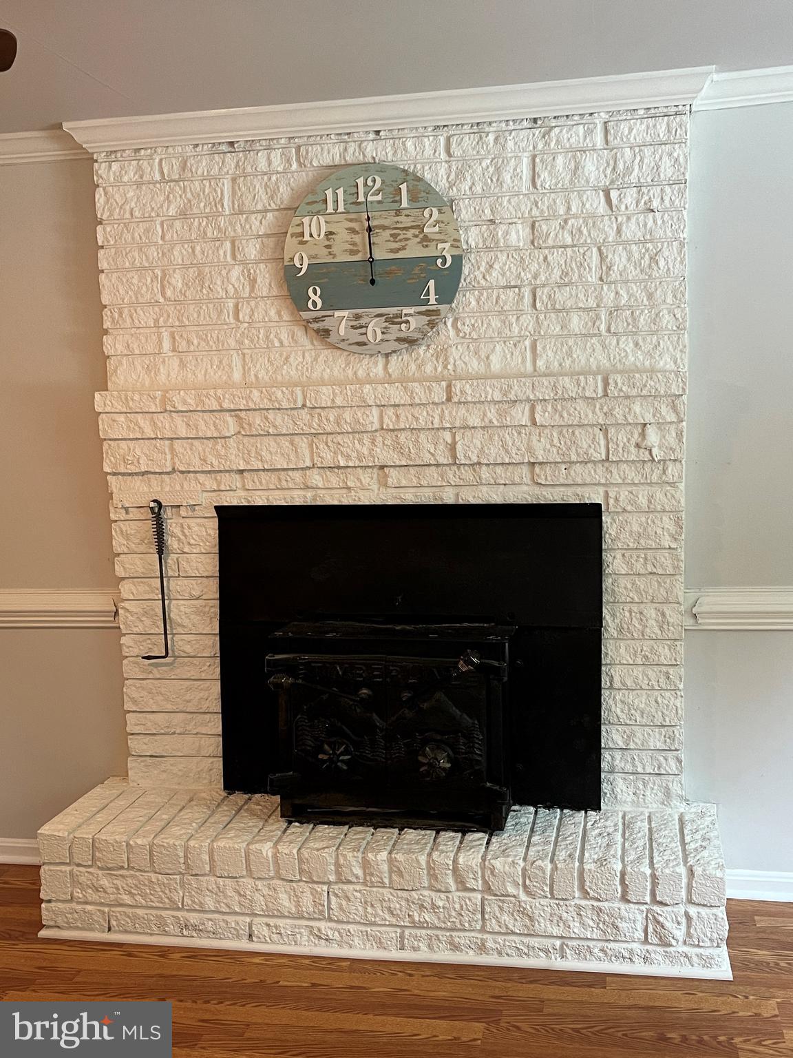 2895 Pomona Road Colonial Beach, VA 22443 - Photo 9 of 29 a room with a granite counter top and a fireplace