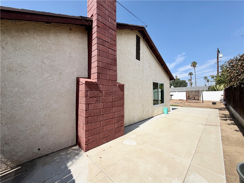 1885 Illinois Avenue Riverside, CA 92507 - Photo 21 of 30 East side of yard