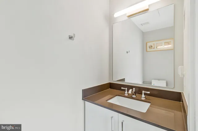 a close up view of a washer and dryer