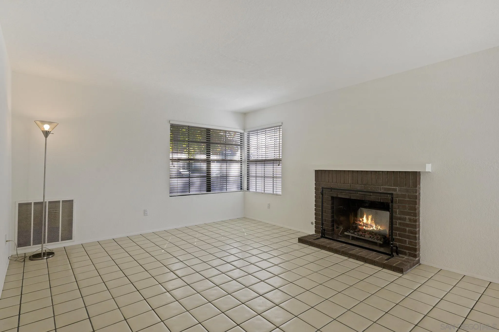 1554 Pacific Ranch Drive Encinitas, CA 92024 - Photo 11 of 55 Gallery Image 11