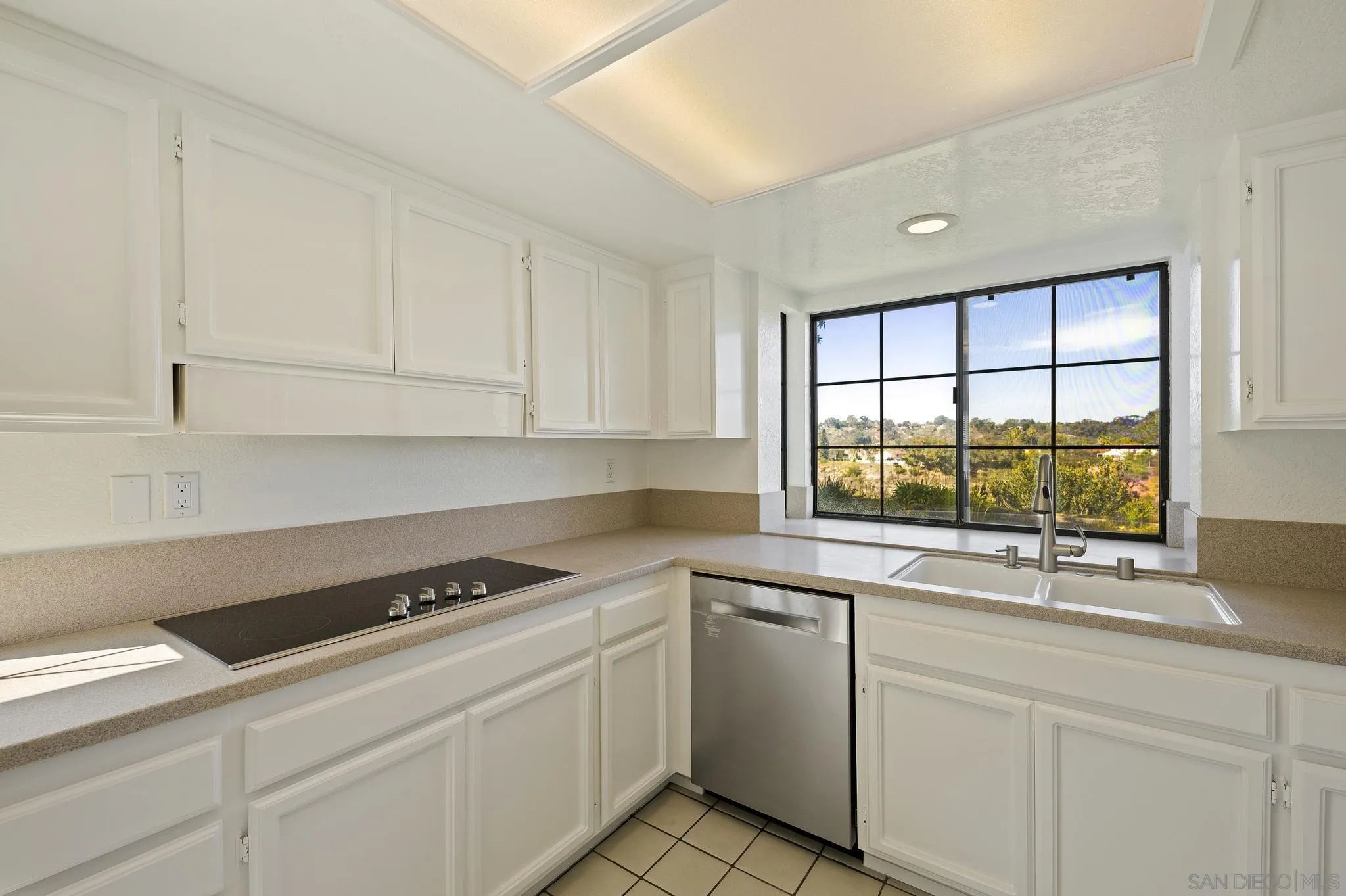 1554 Pacific Ranch Drive Encinitas, CA 92024 - Photo 17 of 55 Gallery Image 17