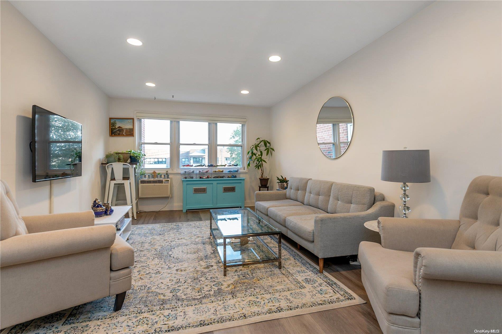 16 Canterbury Road, Unit 3D Great Neck, NY 11021 - Photo 1 of 1 Gallery Image 1