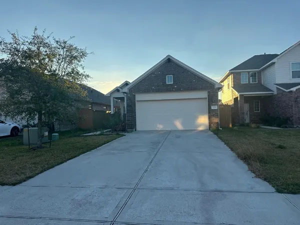 $2,400 | 2209 Windy Grove Drive, Texas City, TX 77568