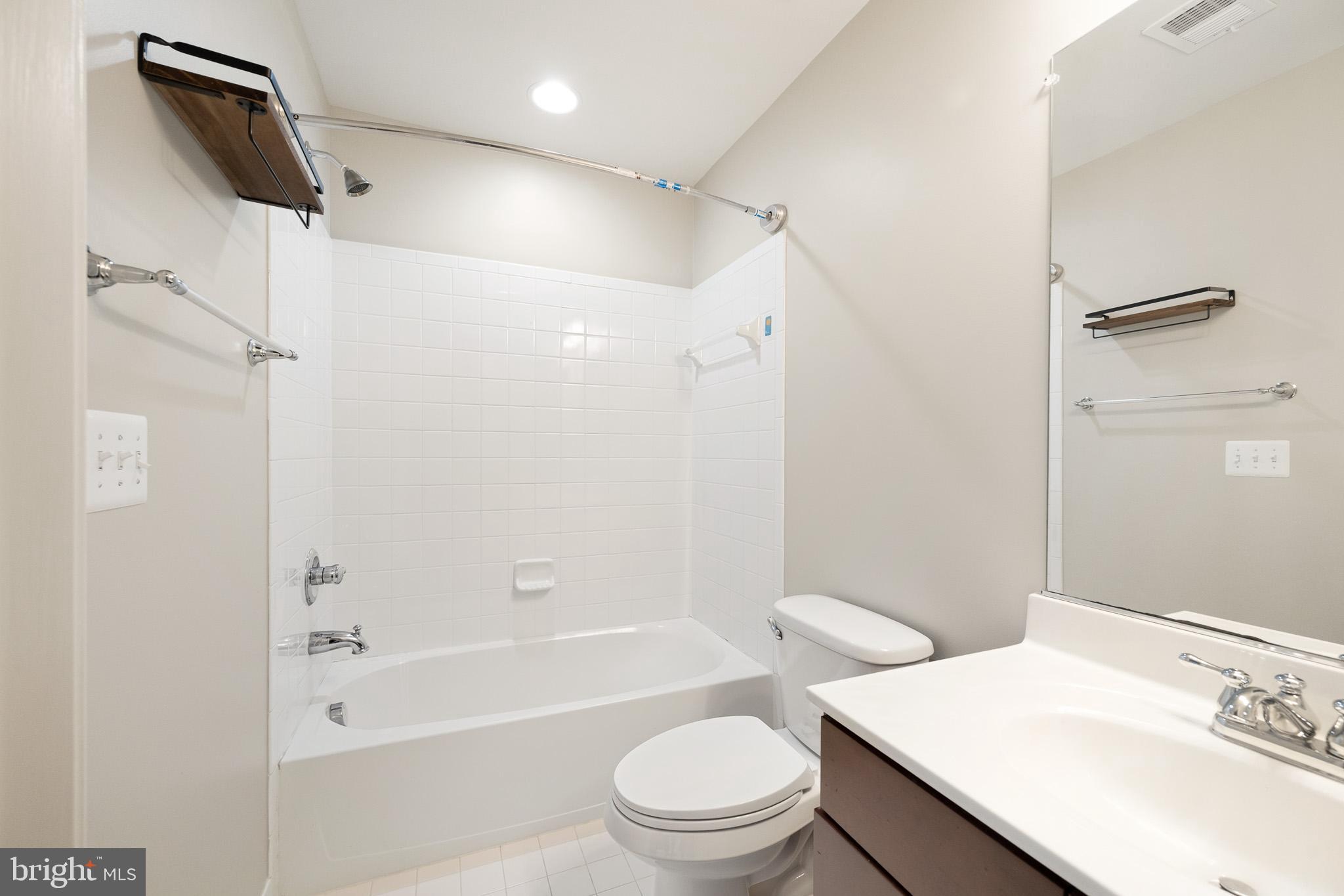 42387 Rising Moon Place Brambleton, VA 20148 - Photo 38 of 58 Full hall way bathroom
