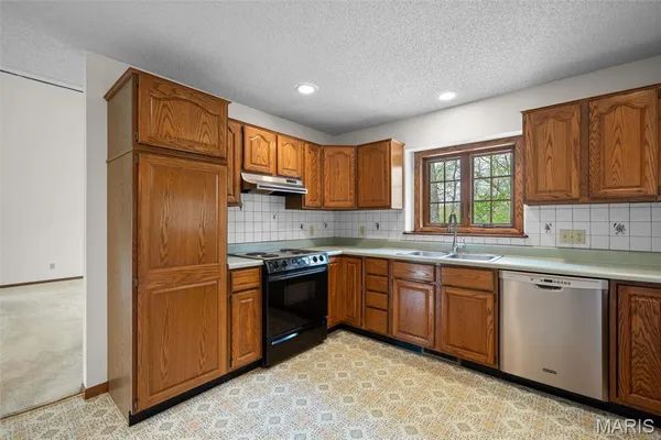 $399,900 | 5171 Waters Edge Drive, Hillsboro, MO 63050