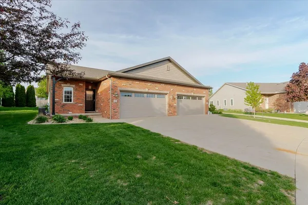 $400,000 | 43 Yukon Circle, Bloomington, IL 61705