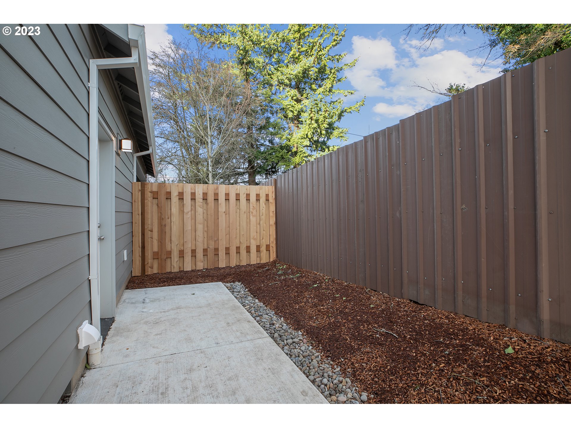 9046 Southeast Clinton Street, Unit B Portland, OR 97266 - Photo 11 of 18