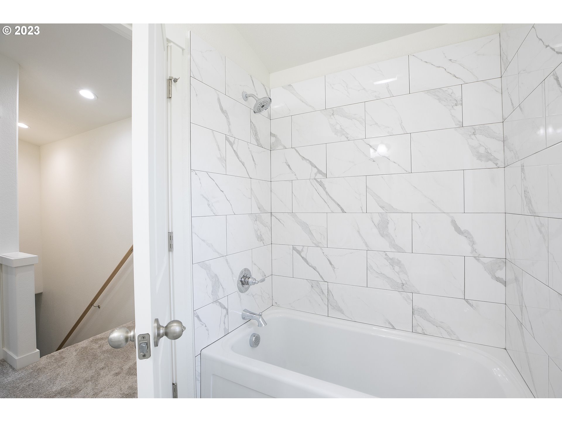9046 Southeast Clinton Street, Unit B Portland, OR 97266 - Photo 14 of 18 a bathroom with a bathtub