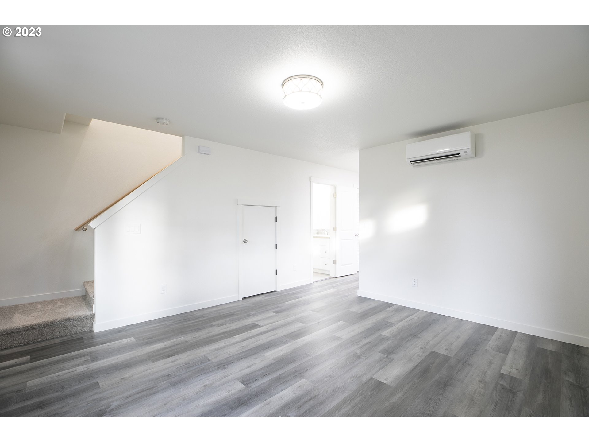 9046 Southeast Clinton Street, Unit B Portland, OR 97266 - Photo 4 of 18 a view of an empty room