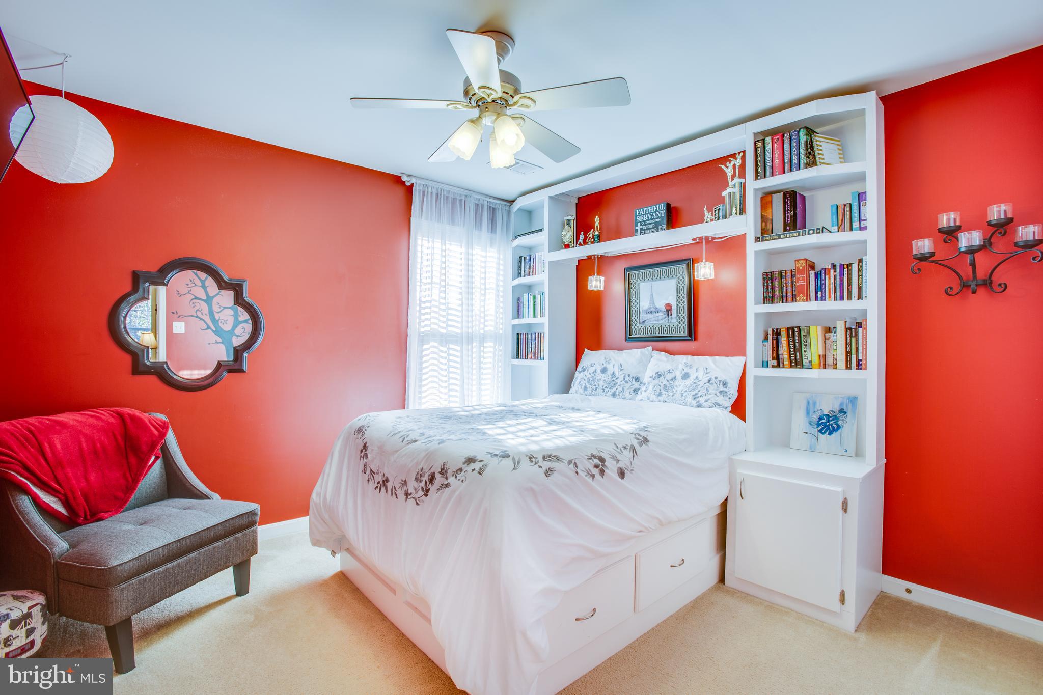 50 Hamstead Road Fredericksburg, VA 22405 - Photo 37 of 65 Bedroom #2 built-in shelves & bed convey