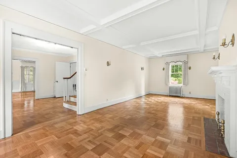 a view of a big room with closet and windows