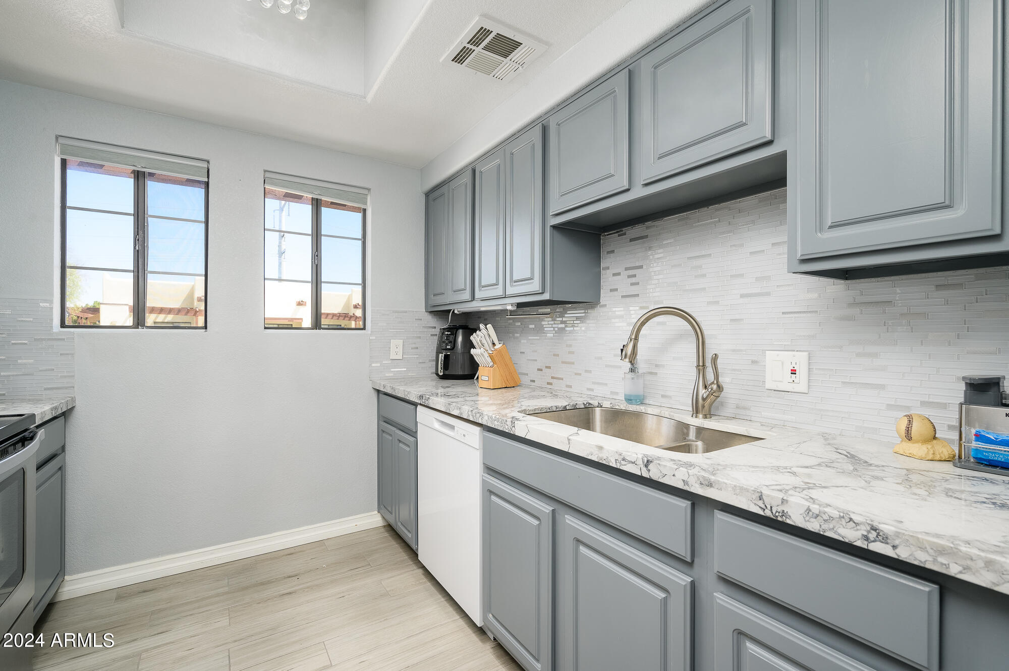 3434 East Baseline Road, Unit 253 Phoenix, AZ 85042 - Photo 2 of 22 Kitchen