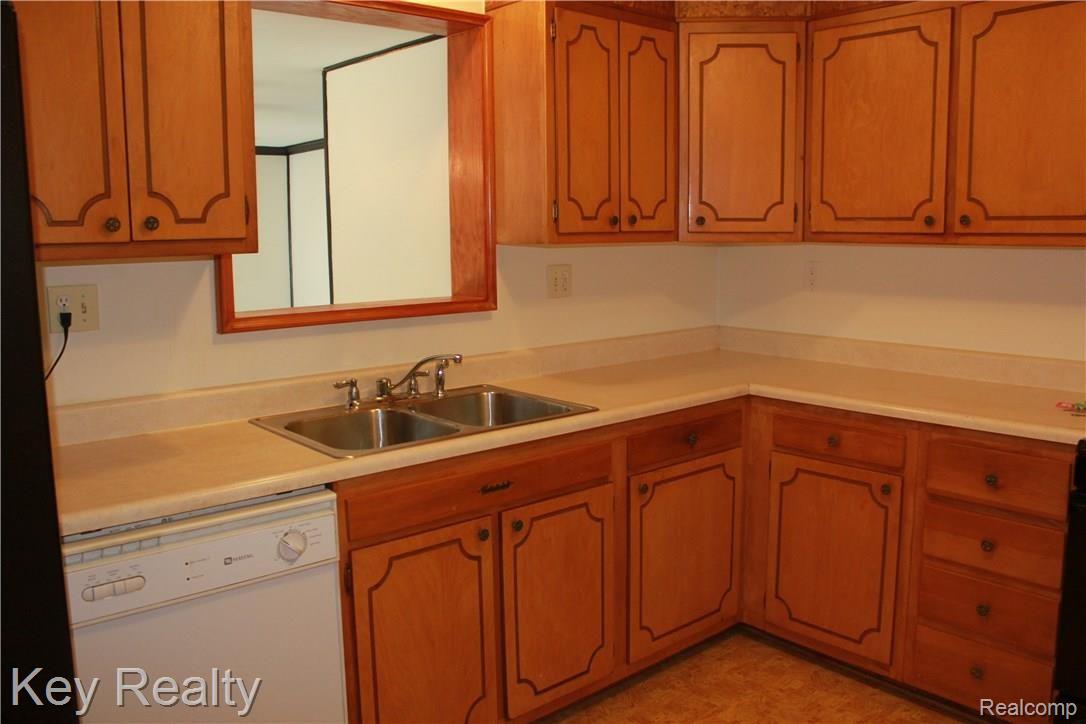 48771 Willis Road Belleville, MI 48111 - Photo 16 of 37 IMG_4979.JPG