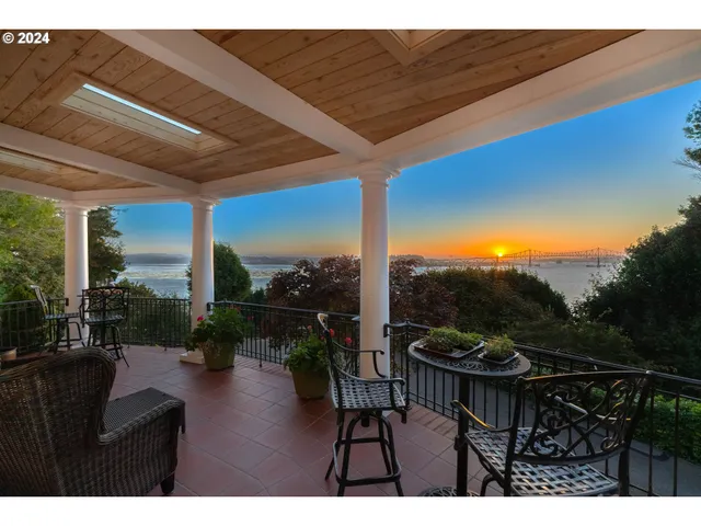 $3,250,000 | 66528 East Bay Road, North Bend, OR 97459