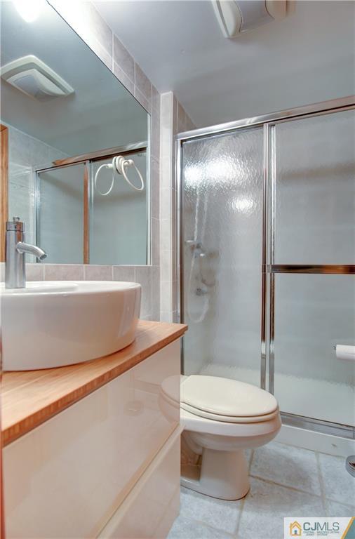 24 Donald Road East Brunswick, NJ 08816 - Photo 10 of 20 a bathroom with a toilet and a shower