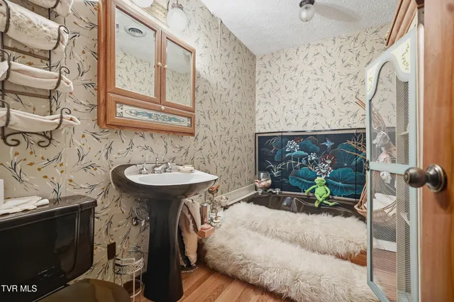 $400,000 | 1202 Virginia Avenue Northwest, Norton, VA 24273