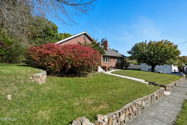 $400,000 | 1202 Virginia Avenue Northwest, Norton, VA 24273