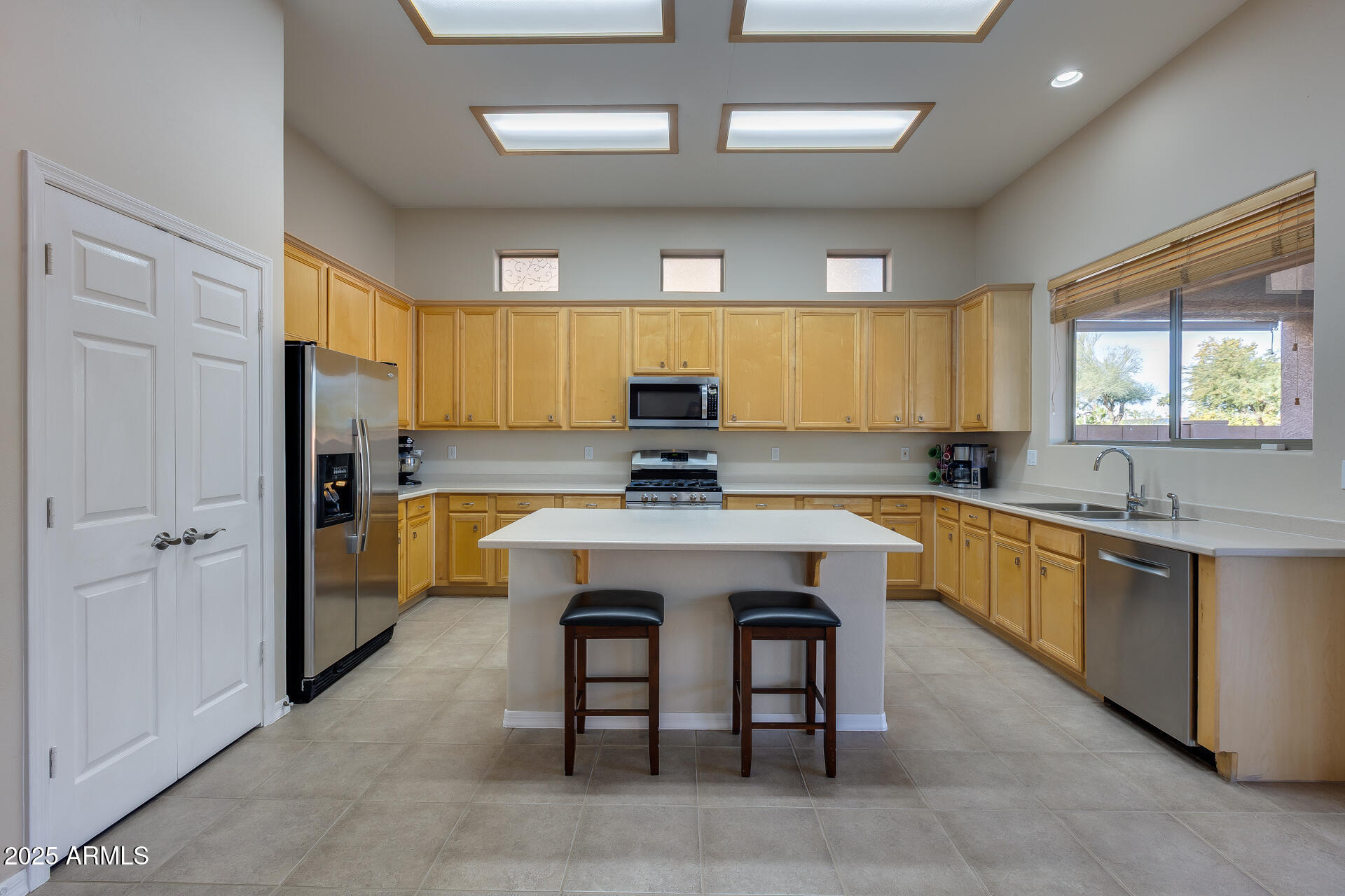 16860 West Northampton Road Surprise, AZ 85374 - Photo 7 of 31 Kitchen