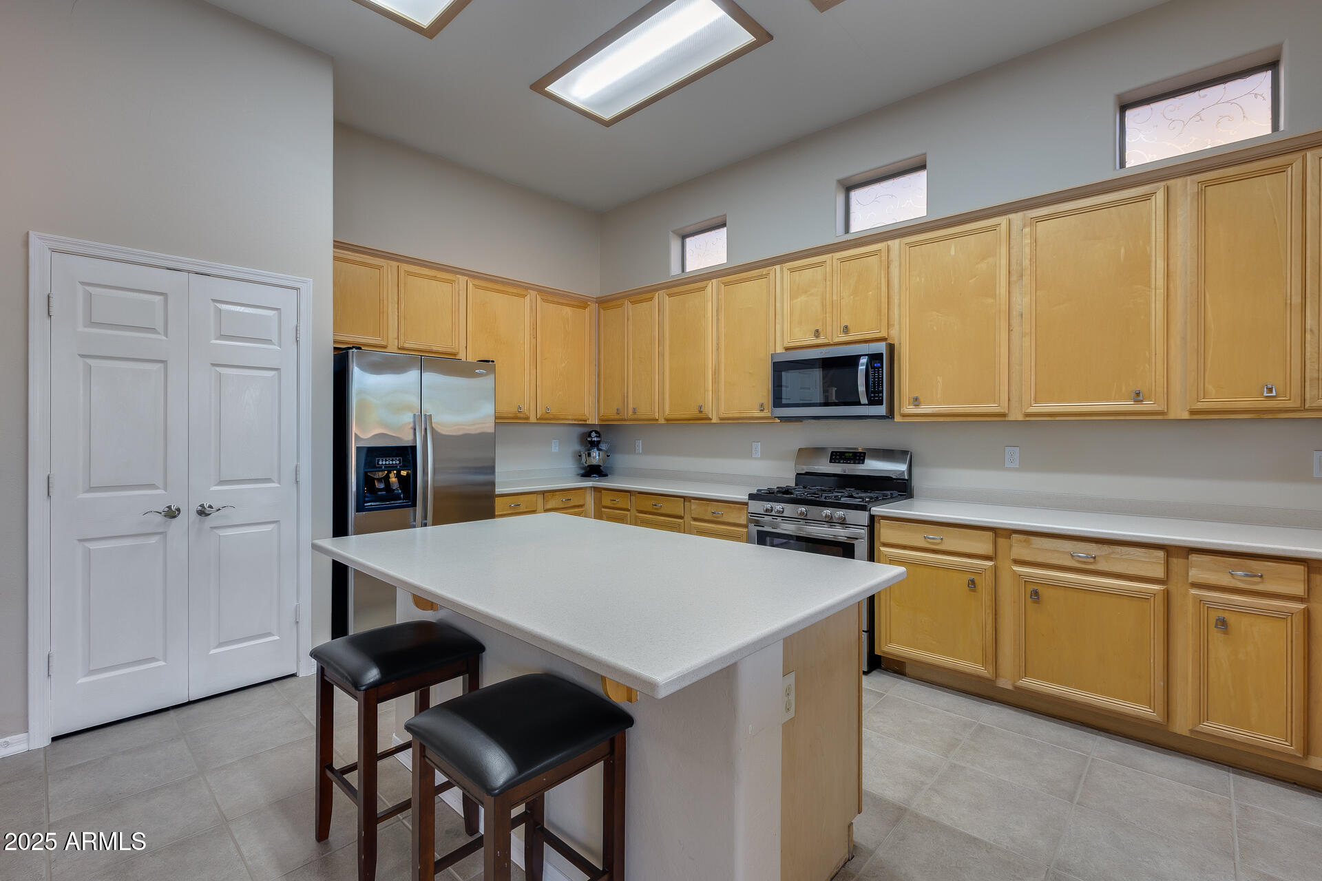 16860 West Northampton Road Surprise, AZ 85374 - Photo 8 of 31 Kitchen