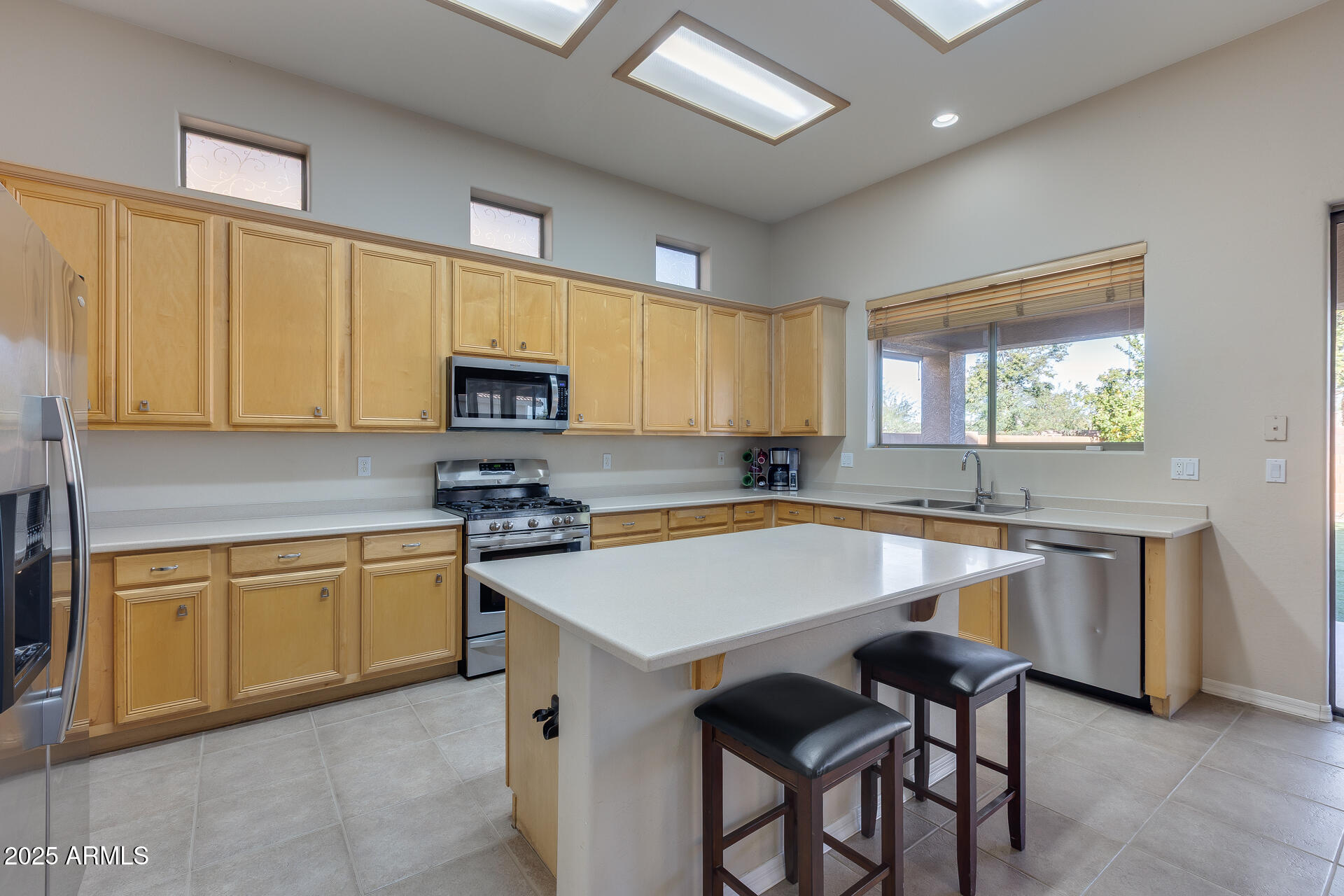 16860 West Northampton Road Surprise, AZ 85374 - Photo 9 of 31 Kitchen