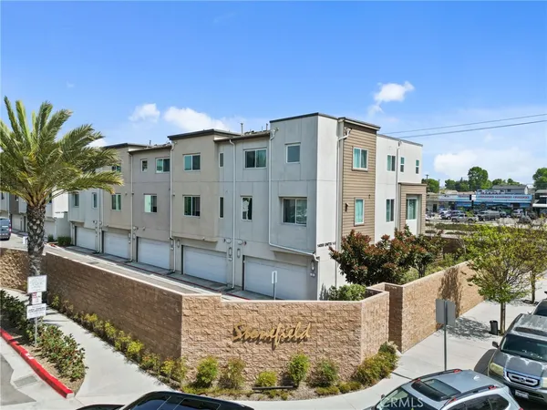 $820,000 | 14043 Royalton Lane, Unit 2, Gardena, CA 90247