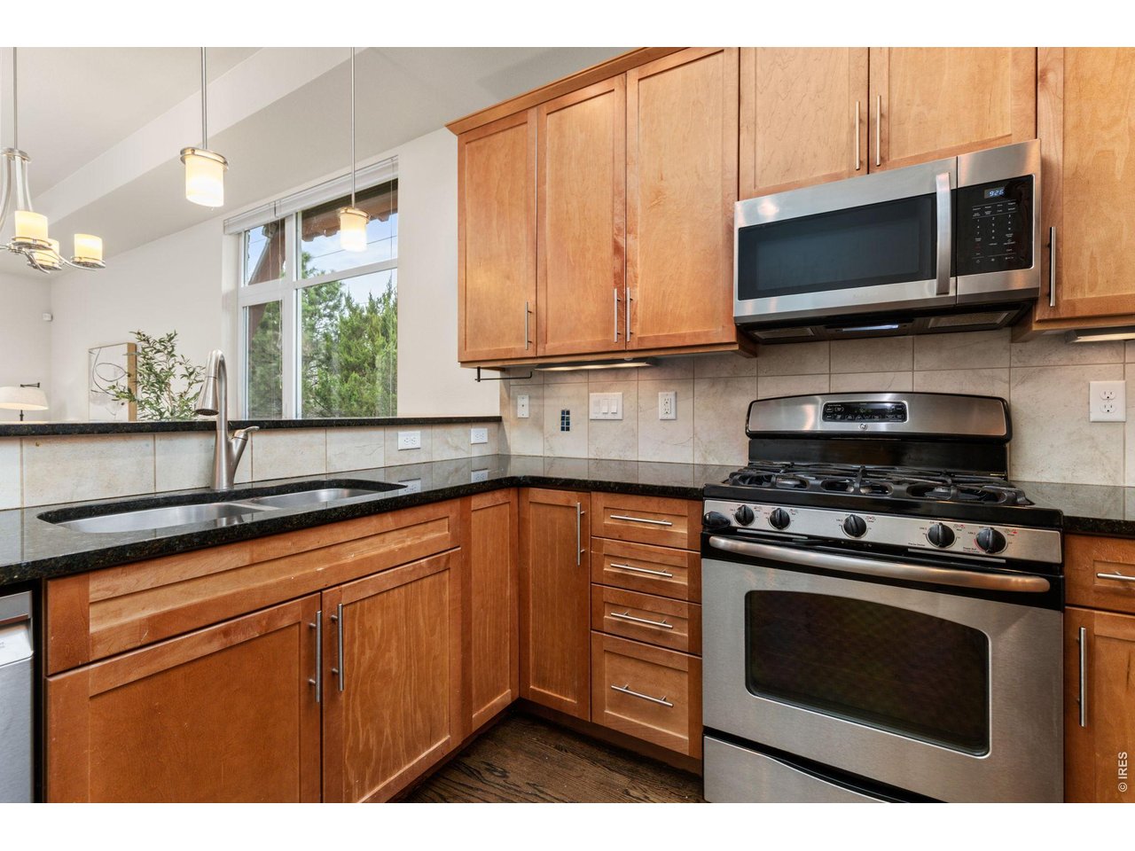 4194 Longview Lane Boulder, CO 80301 - Photo 7 of 30 Granite countertops