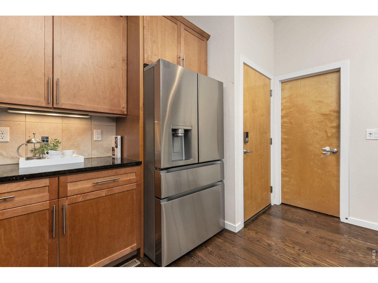 4194 Longview Lane Boulder, CO 80301 - Photo 8 of 30 Premium refrigerator with specialty ice function