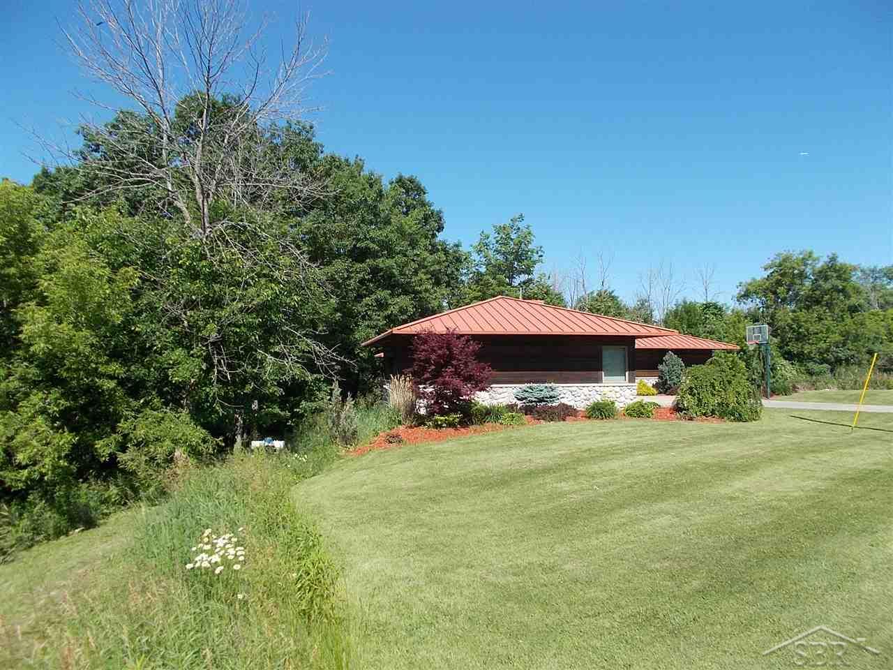 4675 Curve Road Freeland, MI 48623 - Photo 4 of 19 31350697-3.JPG
