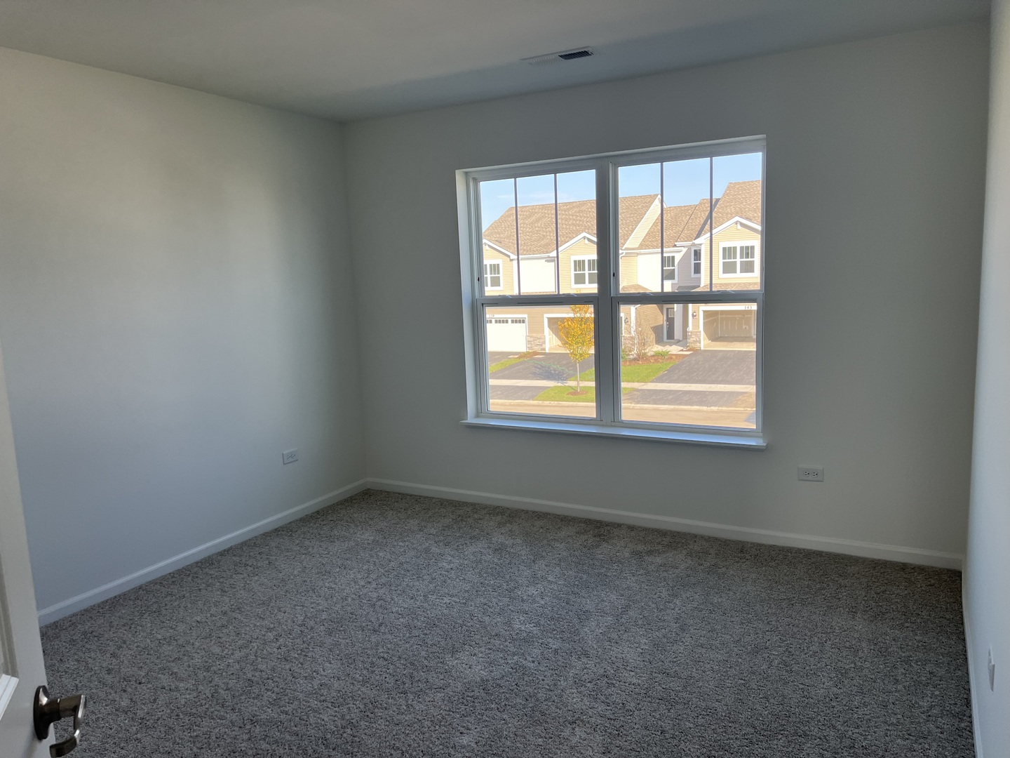 146 Henderson Street Oswego, IL 60543 - Photo 17 of 19 an empty room with a window