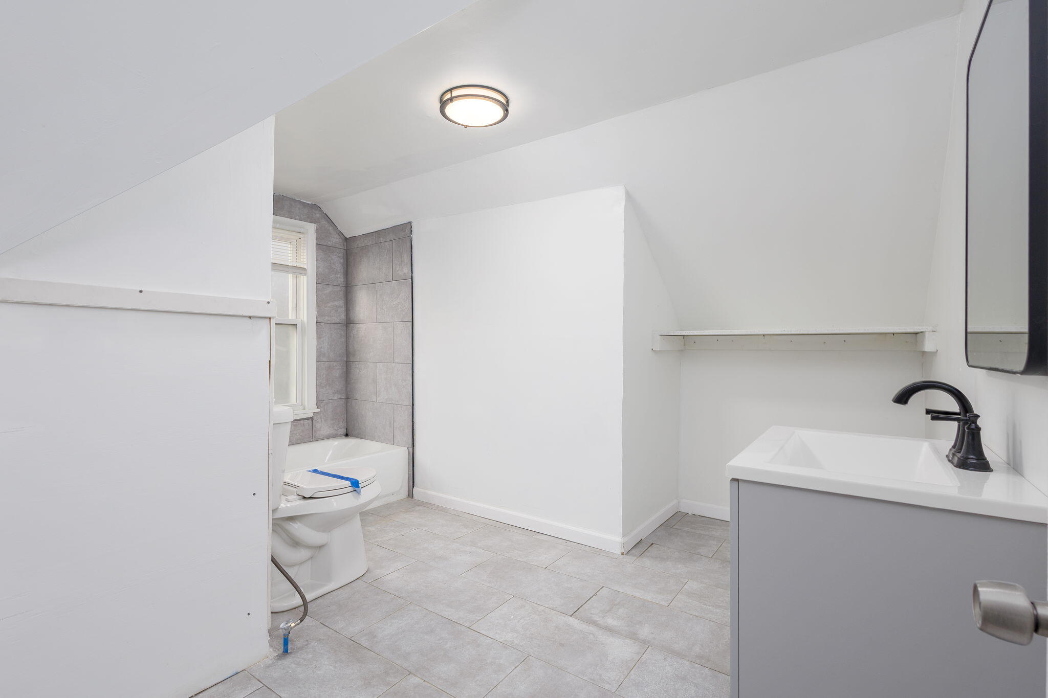 11222 Wayburn Street Detroit, MI 48224 - Photo 18 of 23 18-web-or-mls-Wayburn_11222 - Upper Bath